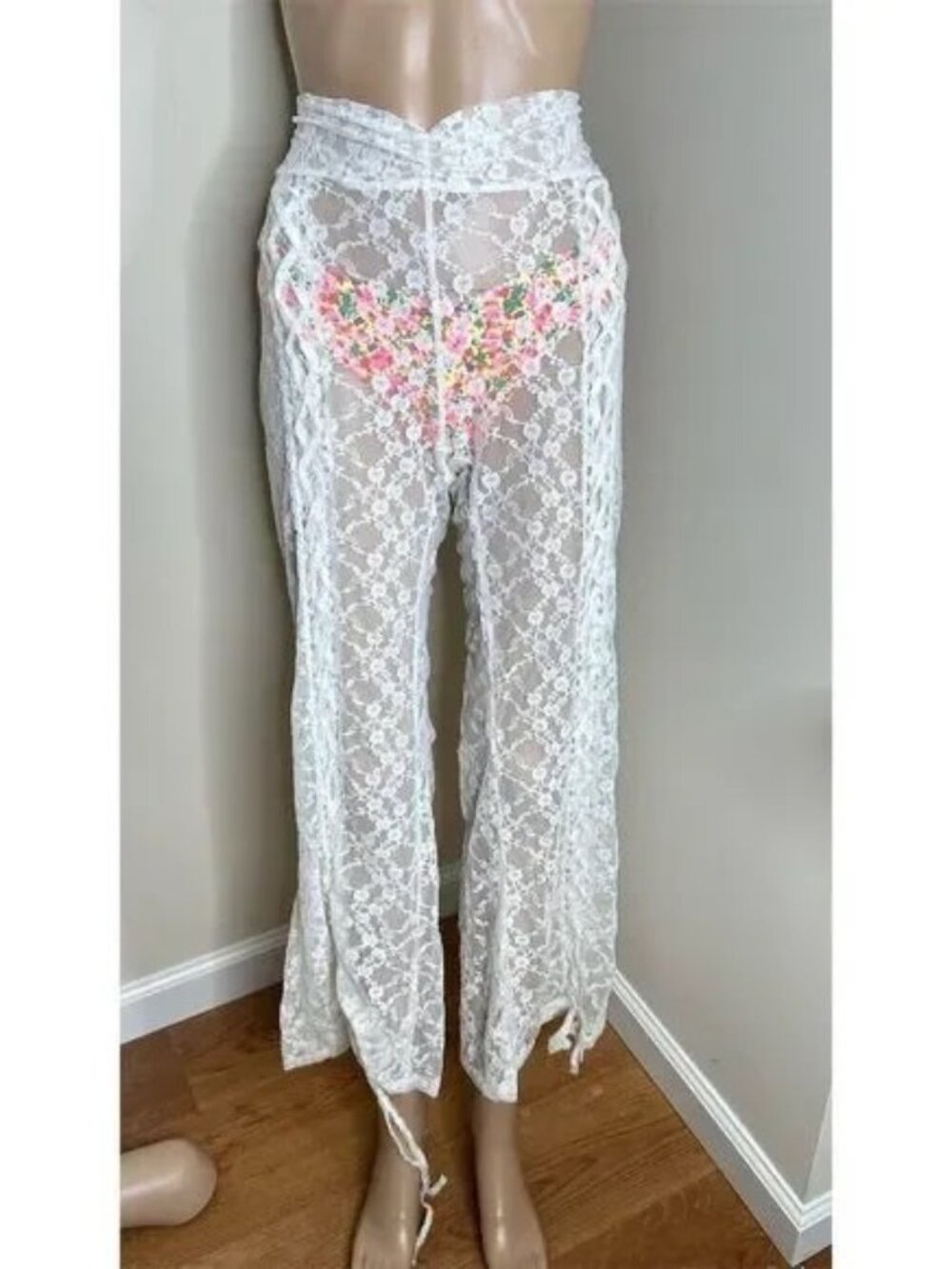 NWT Porcelain Lace Flared Pants Women's M High-Waisted Floral Party/Cocktail